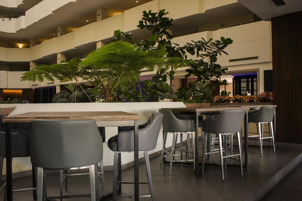 โรงแรมเอชเอส ฮอตสัน เลออง เลออน ภายนอก รูปภาพ